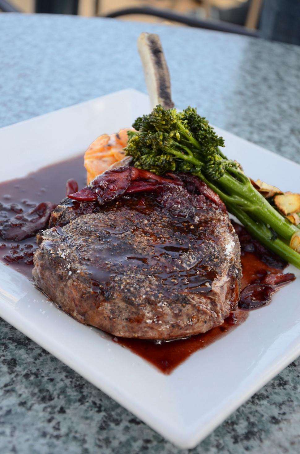 Free Image of White Plate With Meat and Broccoli 