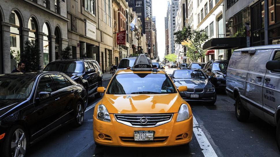 Free Image of Busy City Street With Traffic and Tall Buildings 