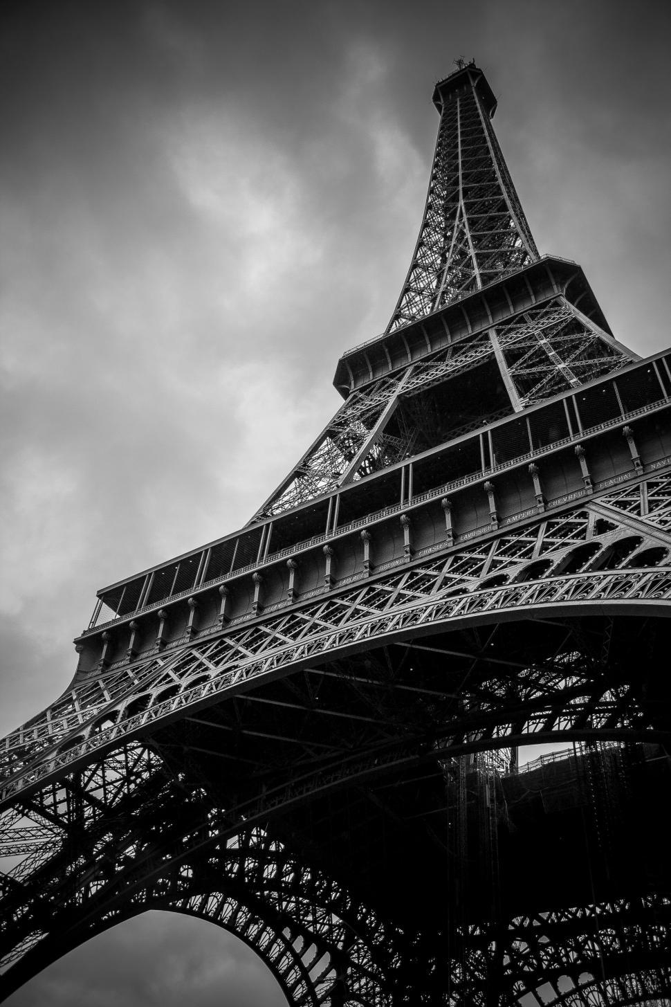 Free Image of Iconic Eiffel Tower in Black and White 