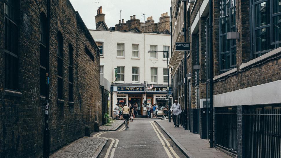 Free Image of Narrow Street in Black and White 