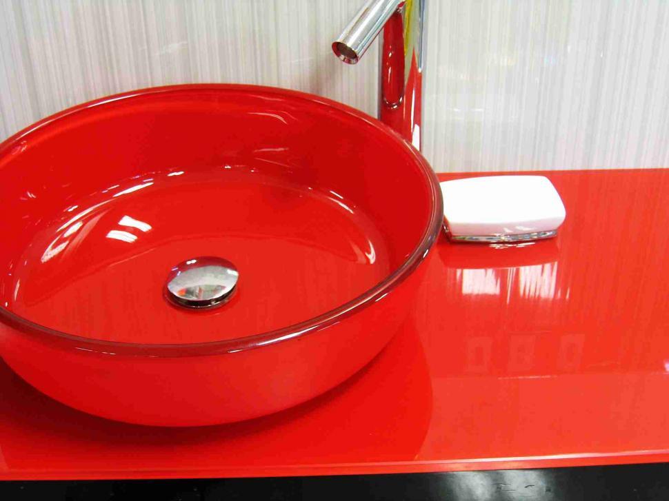 Free Image of Red glass bathroom sink 