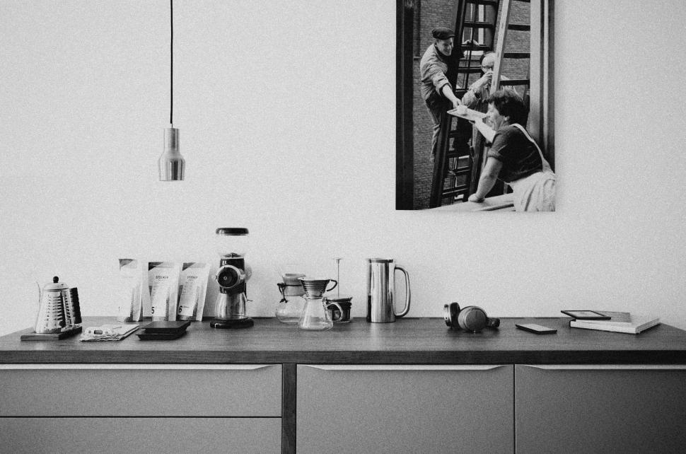 Free Image of Monochrome Kitchen Counter 
