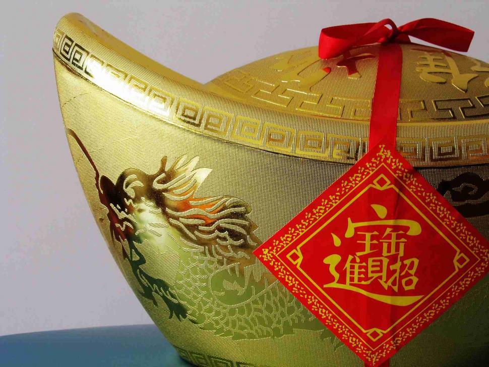 Free Image of Golden decoration 