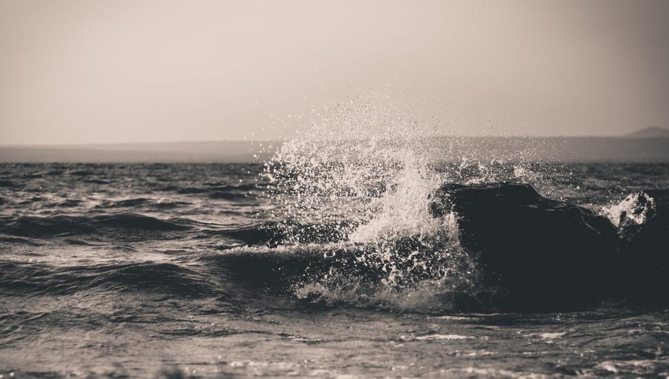 Free Image of Majestic Wave Breaking in the Ocean 