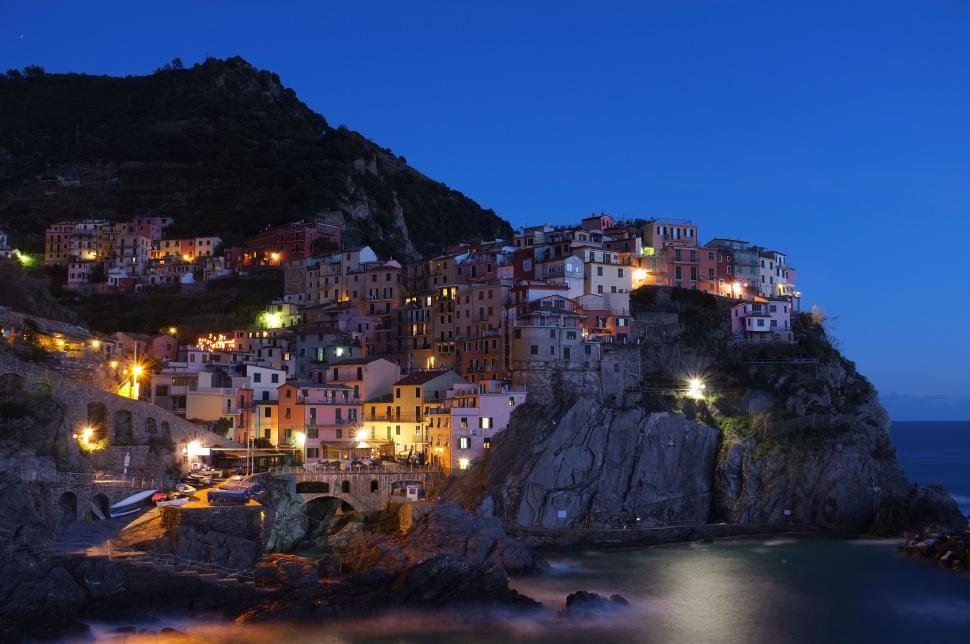Free Image of Cliffside Village Overlooking Ocean 