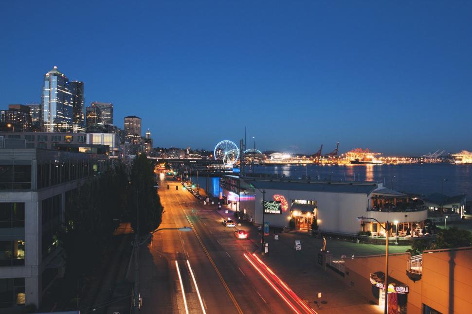 Free Image of City Night View With Ferris Wheel 