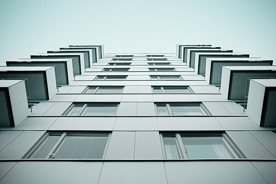 Free Image of Towering Skyscraper With Numerous Windows 