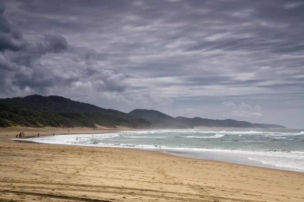 Free Image of Sandy Beach With Waves Rolling In 