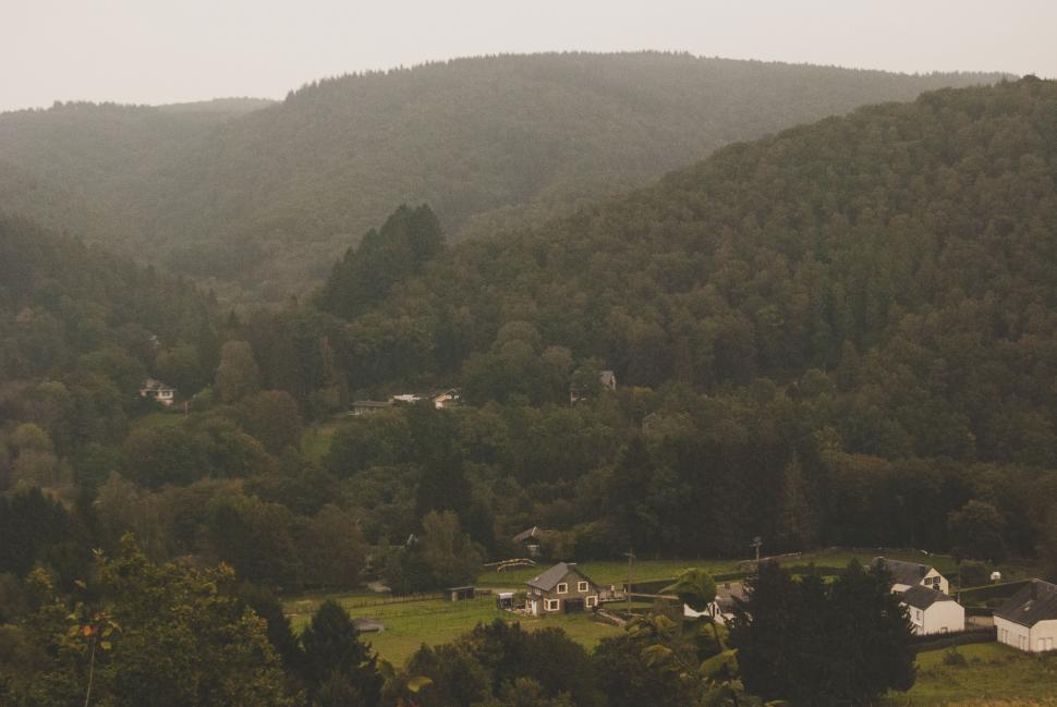 Free Image of A Scenic View of a Lush Green Valley 