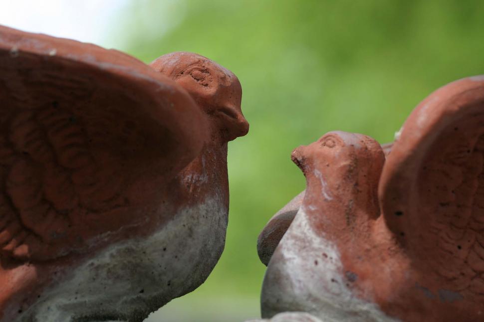 Free Image of Fountain birds 
