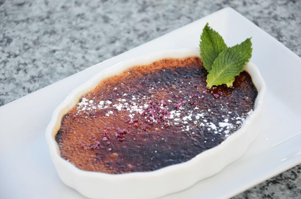 Free Image of Dessert Dish With Leaf 