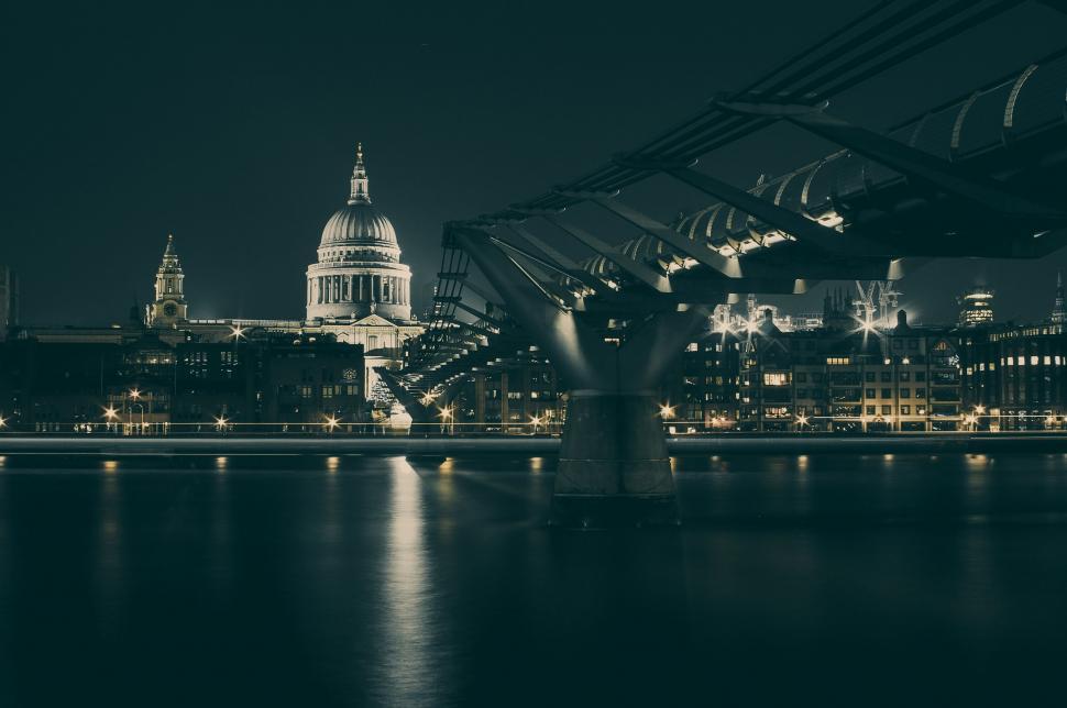 Free Image of Cityscape at Night 