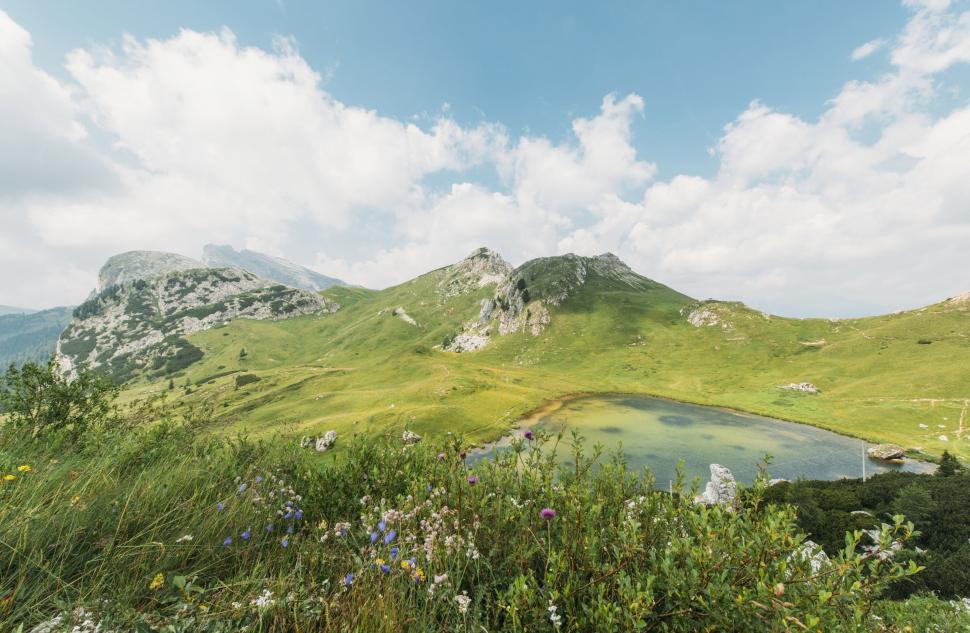 Free Image of Majestic Mountain Range and Lake View 