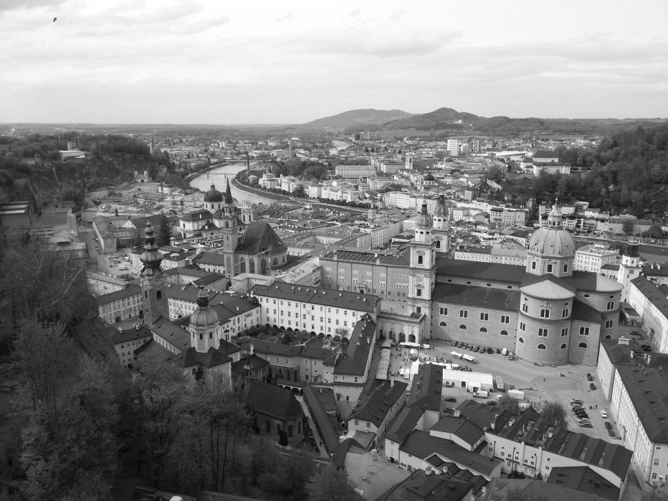 Free Image of Urban Metropolis in Black and White 