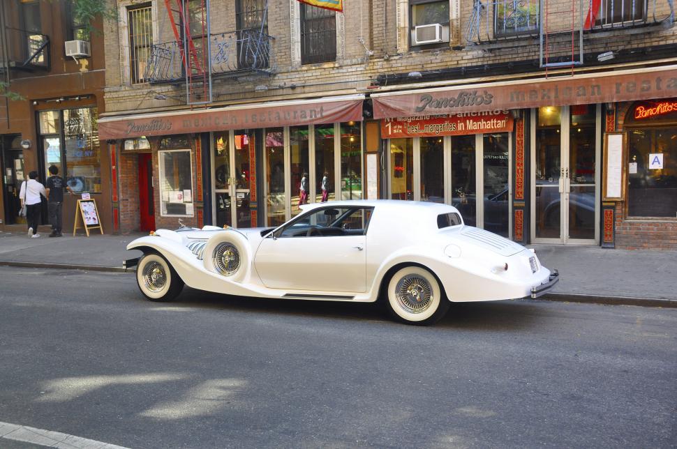 Free Image of Car in Greenwich Village  