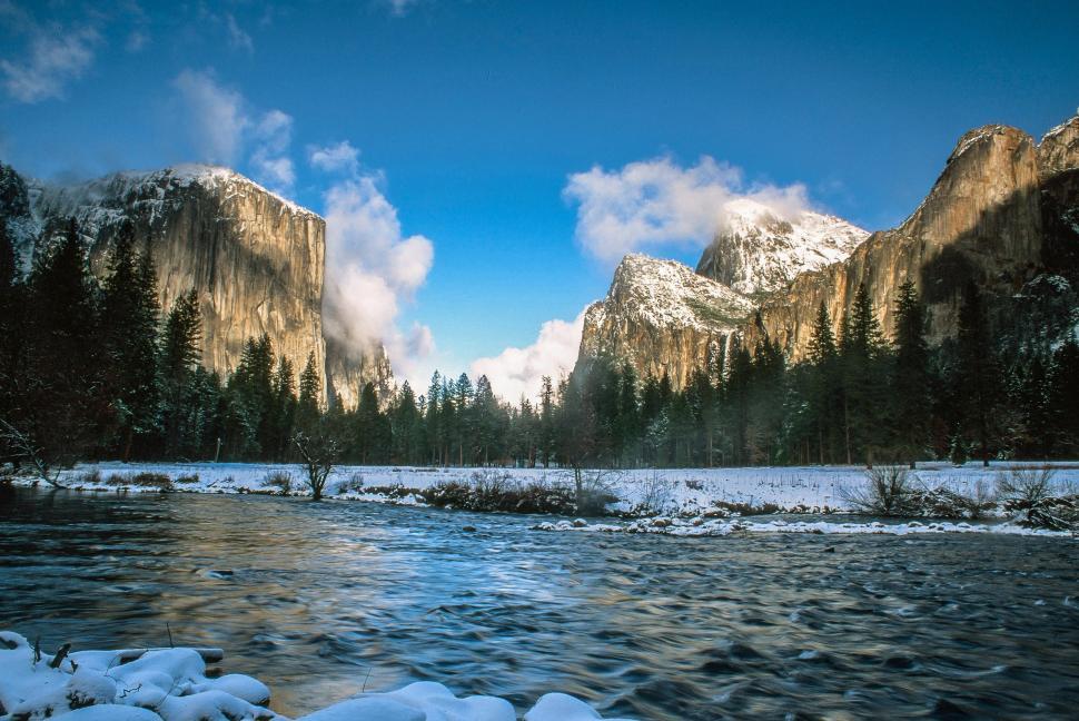 Free Image of Gates of the Valley 