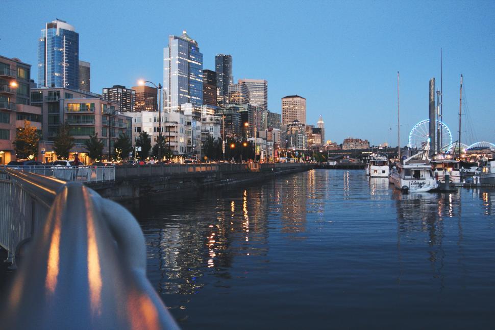 Free Image of Harbor and city skyline 