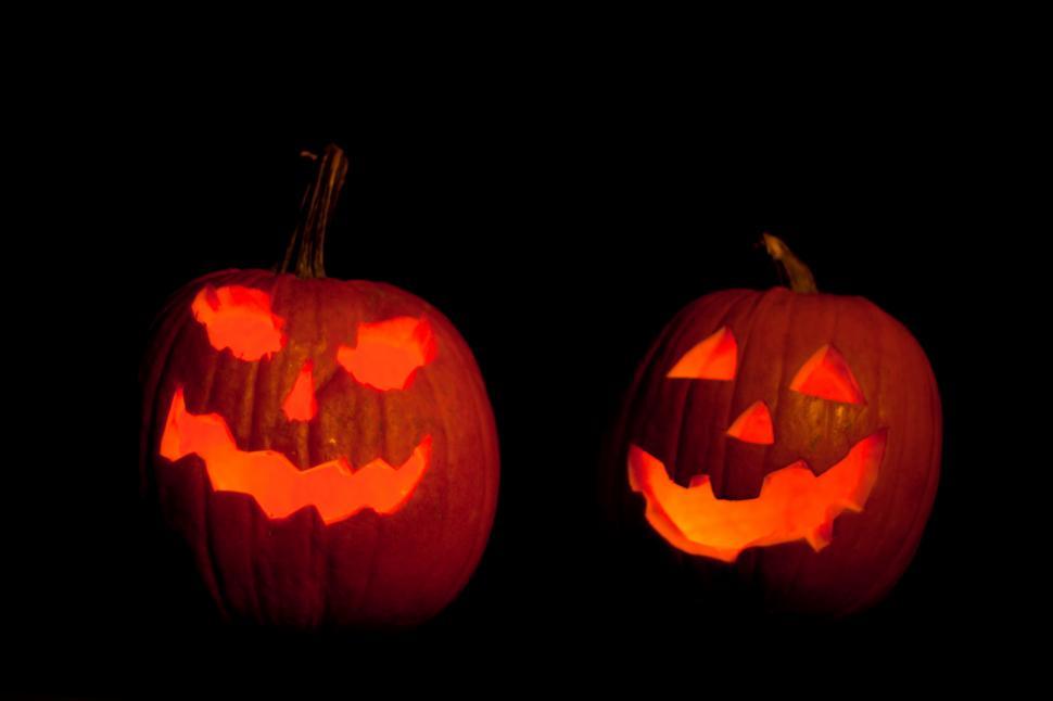 Free Image of Halloween Pumpkins illuminated 