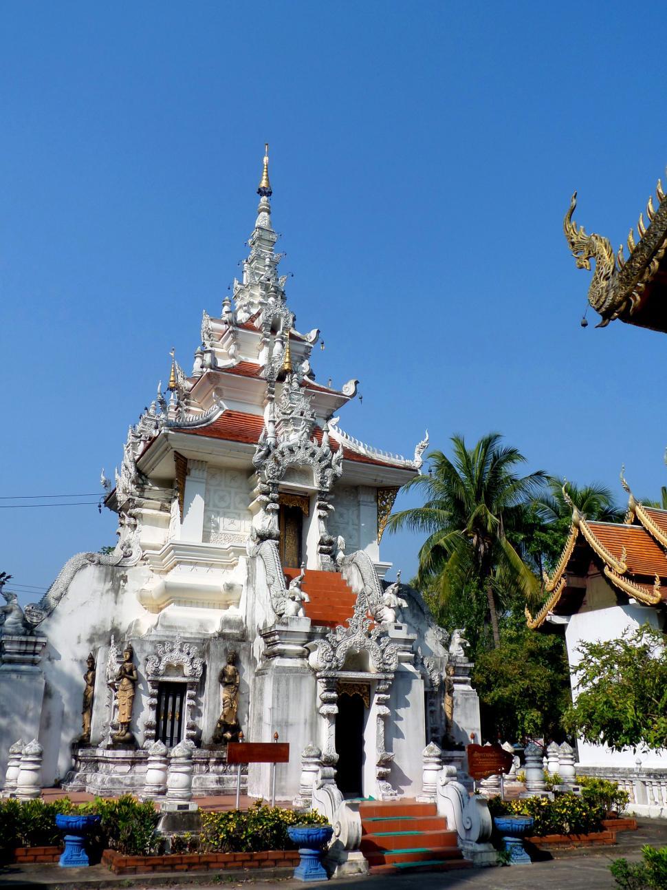 Free Image of Ornate Buddhist temple hall 
