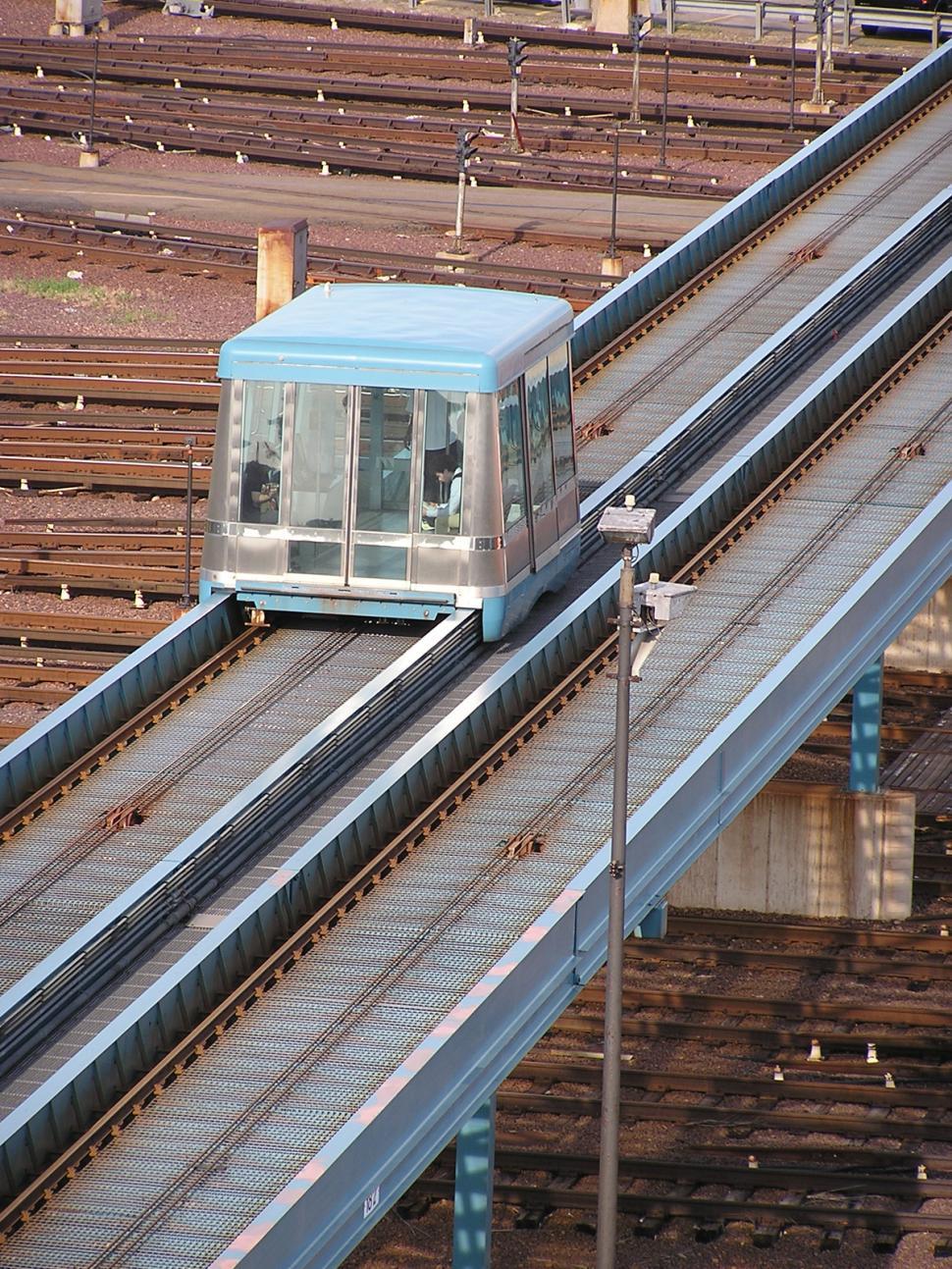 Free Image of Peoplemover 