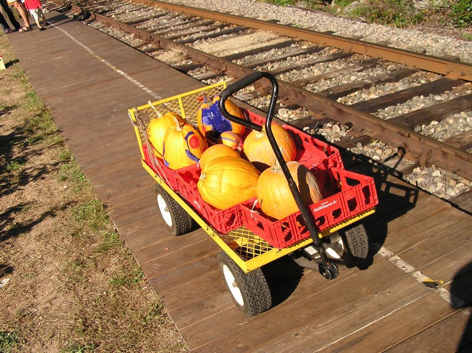 Free Image of Pumpkin Cart 