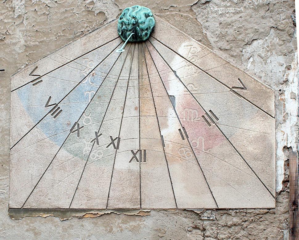 Free Image of Sundial 