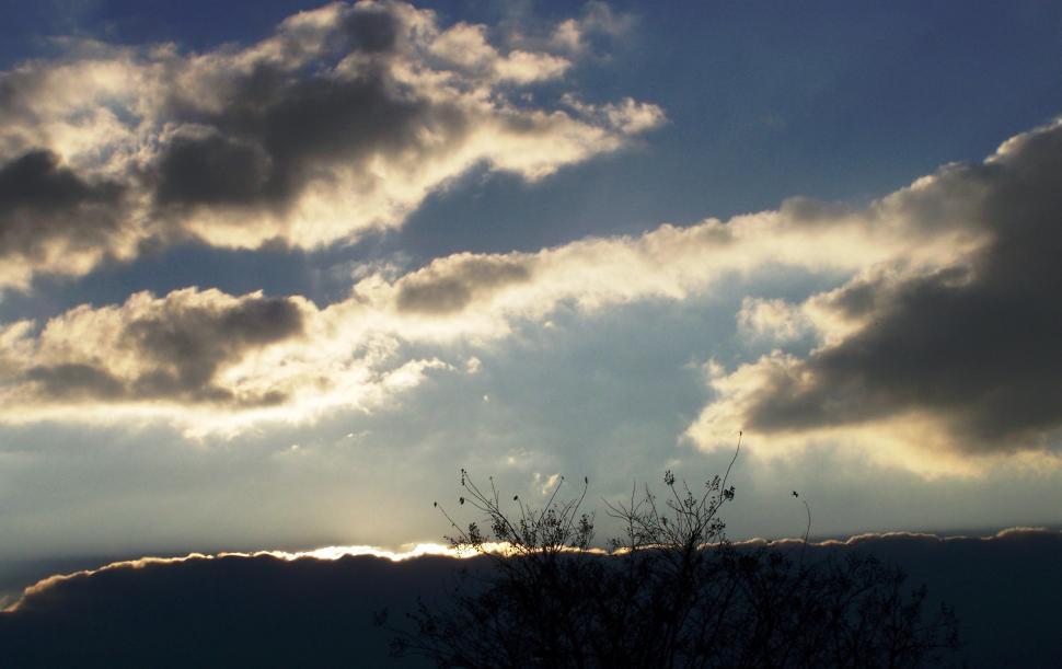 Free Image of Sun Sinking Below Clouds 