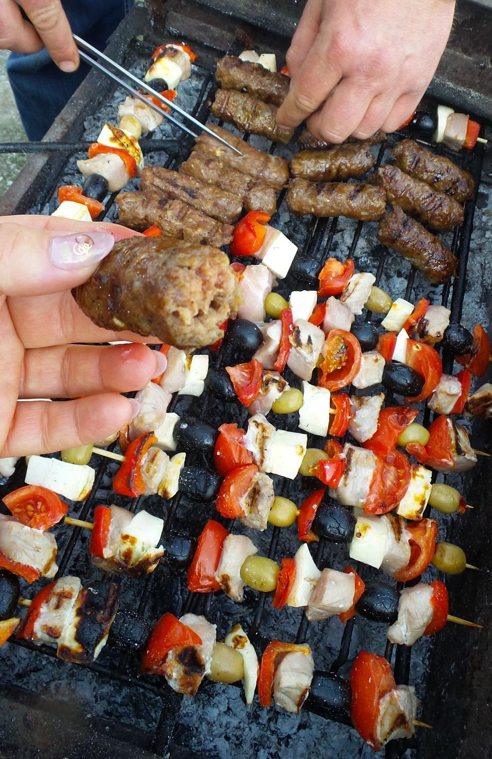 Free Image of Minced meat rolls and chicken skewers on the grill  