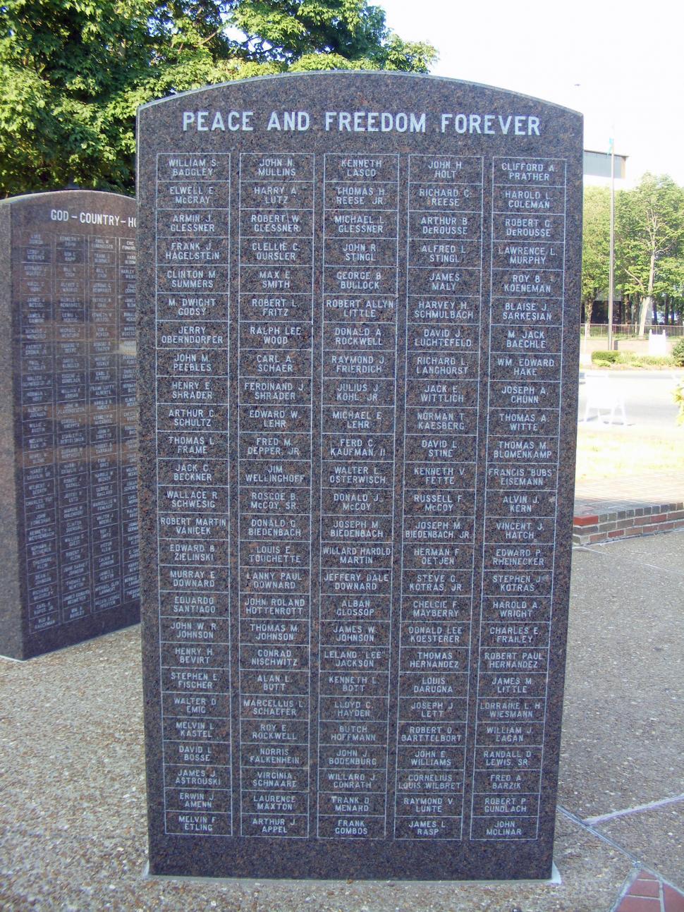 Free Image of  Bellville Illinois Memorial Soldiers Plaque 