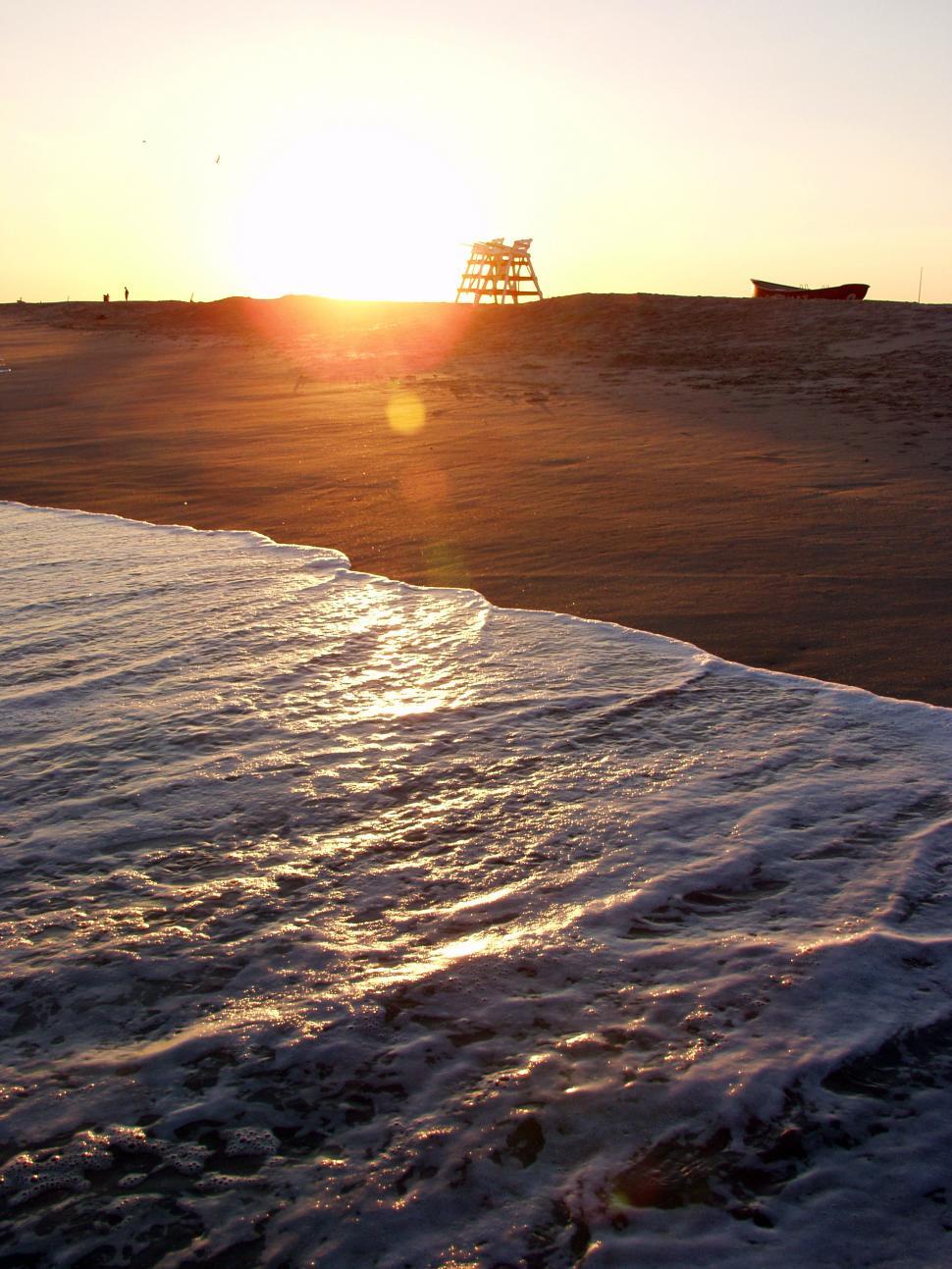 Free Image of Sunset on the Beach 
