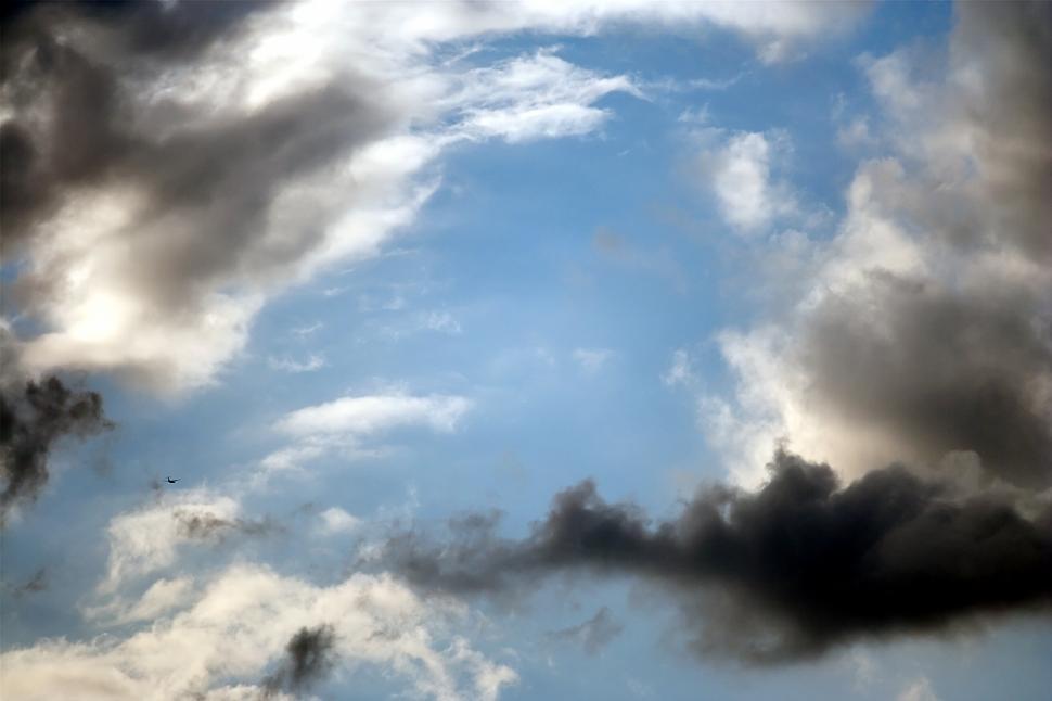 Free Image of Plane Through the clouds 