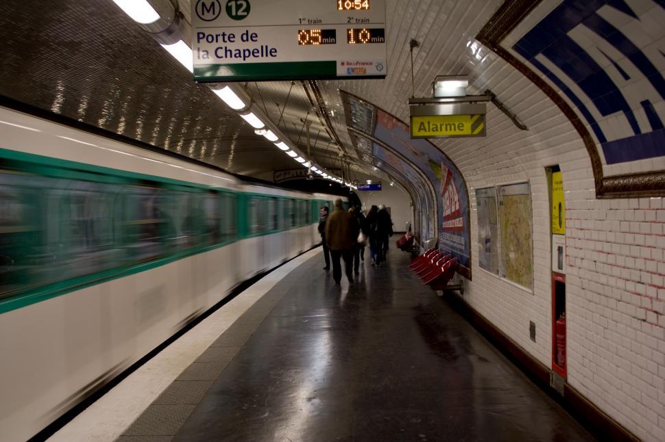 Free Image of Metro 