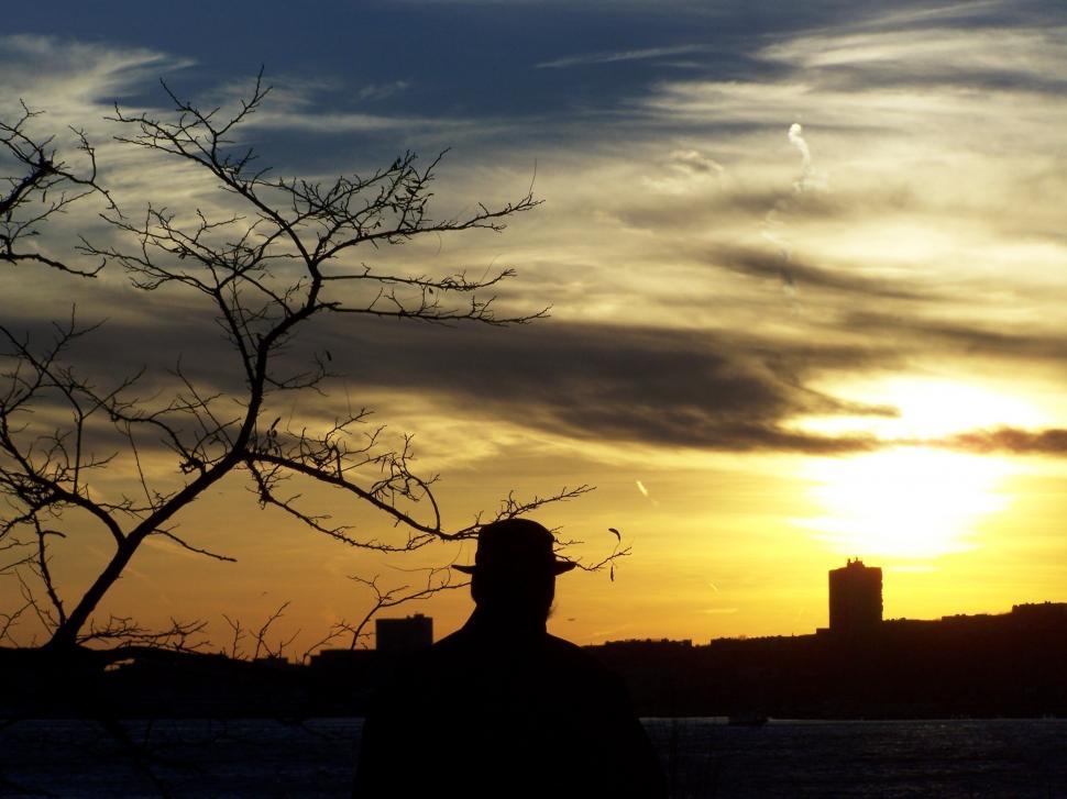 Free Image of Viewing Dusk 