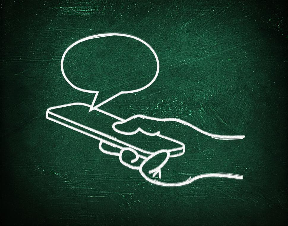 Free Image of Sending a message with smartphone - Drawing on chalkboard 