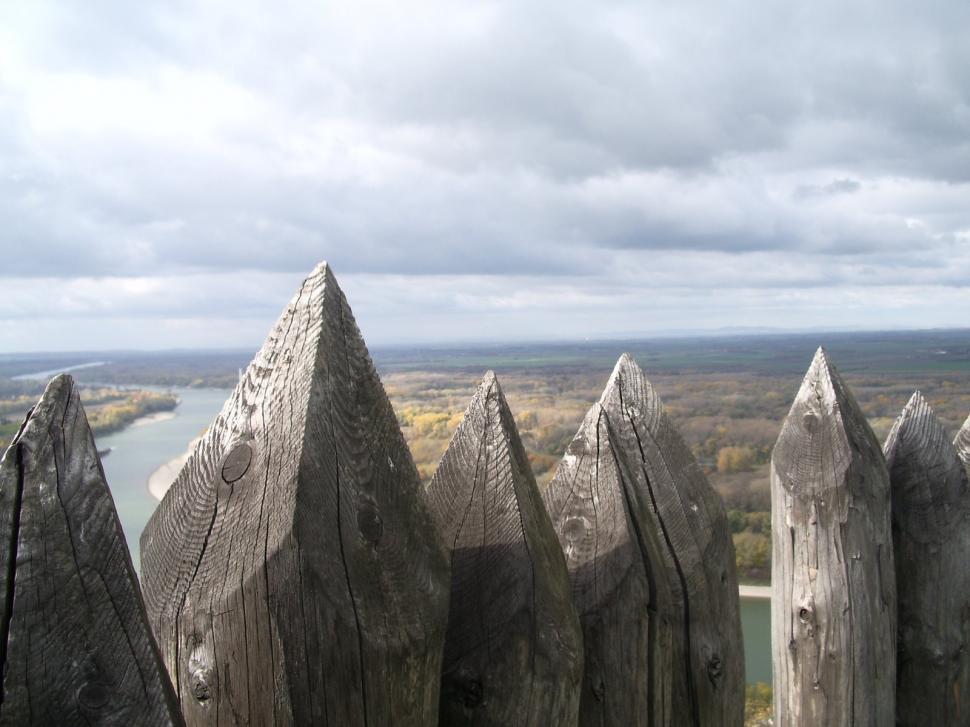 Free Image of Behind the de-fence 