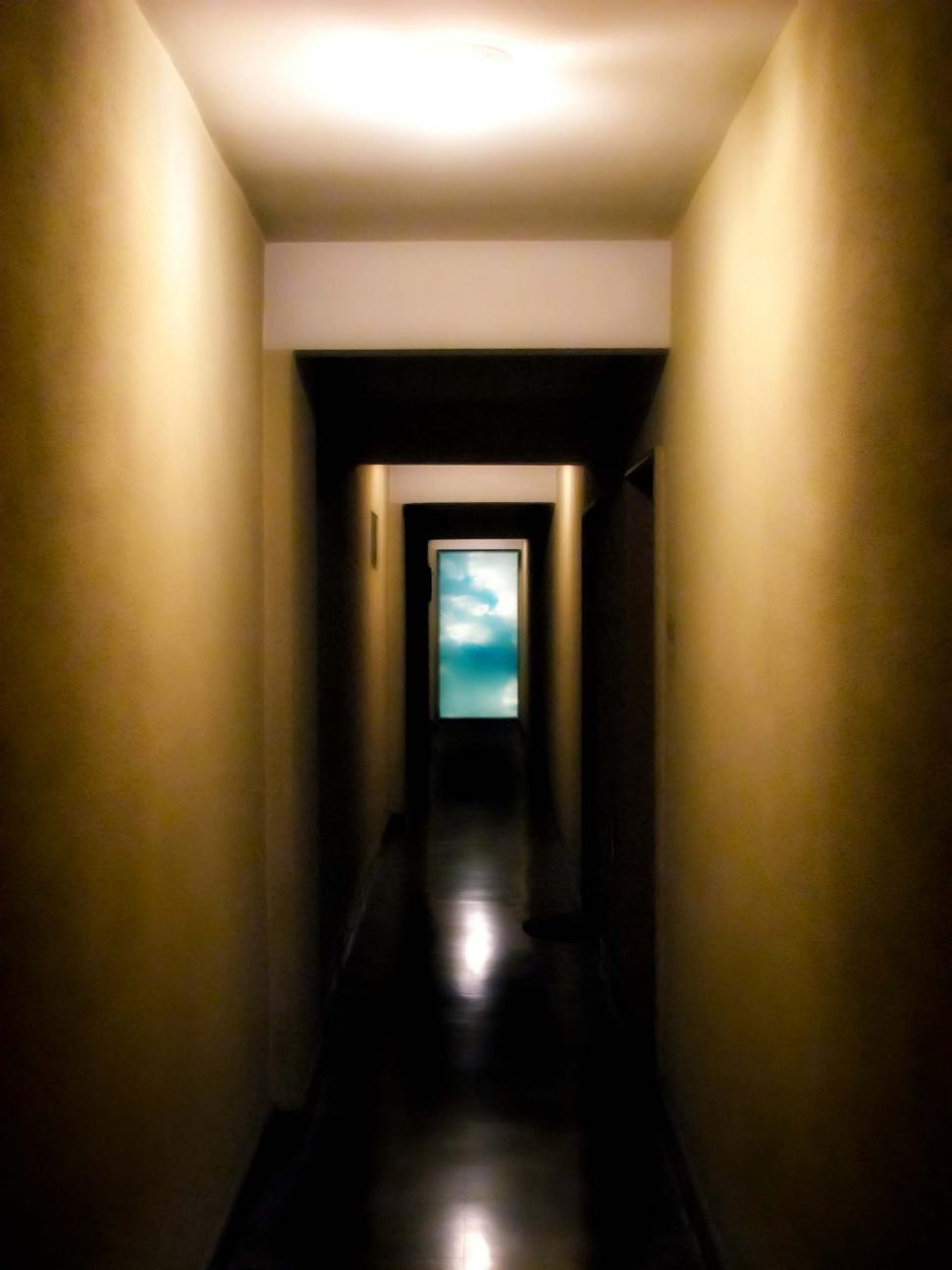 Free Image of Corridor Sky 