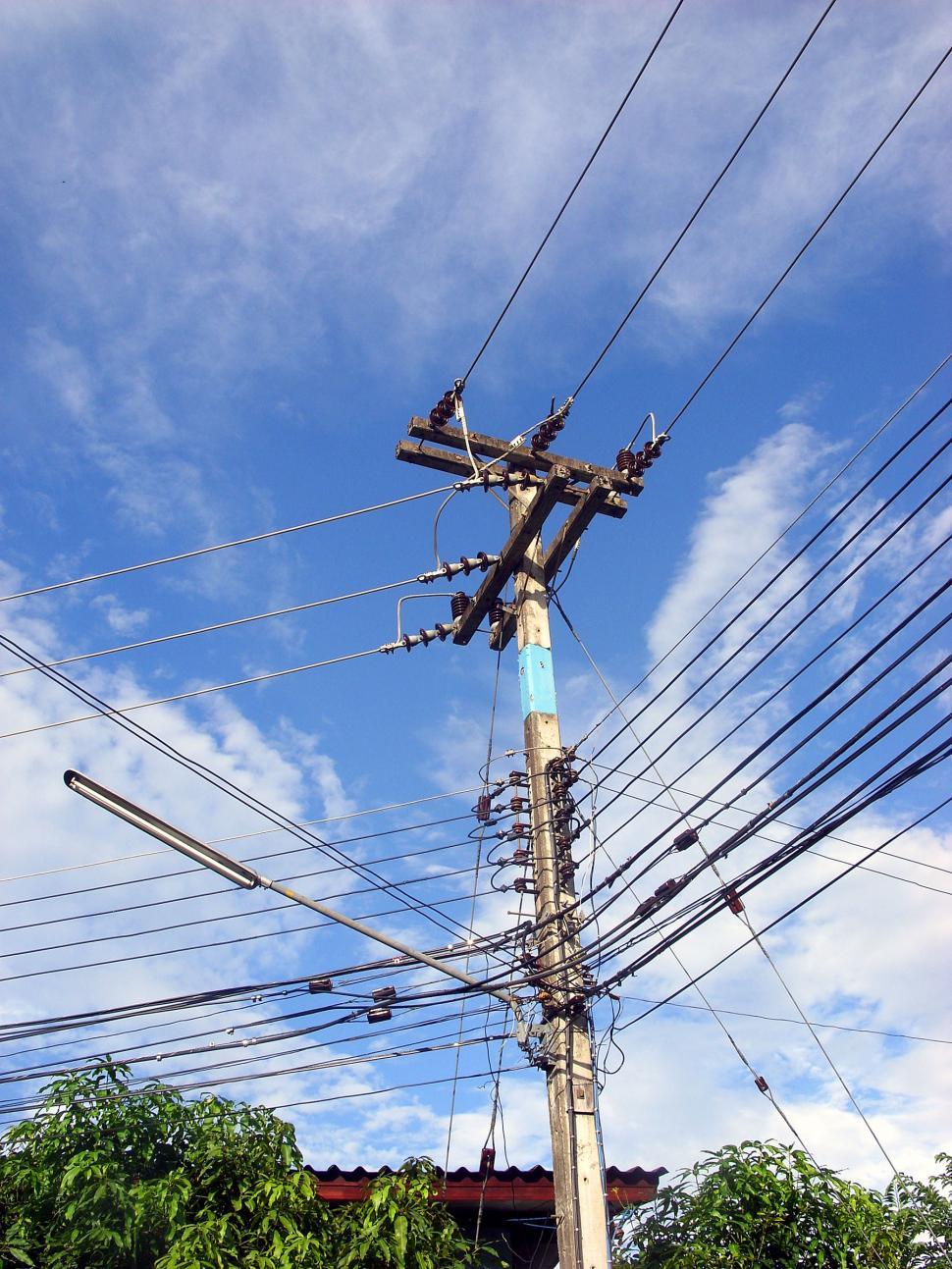 Free Image of Overhead Street cabling 