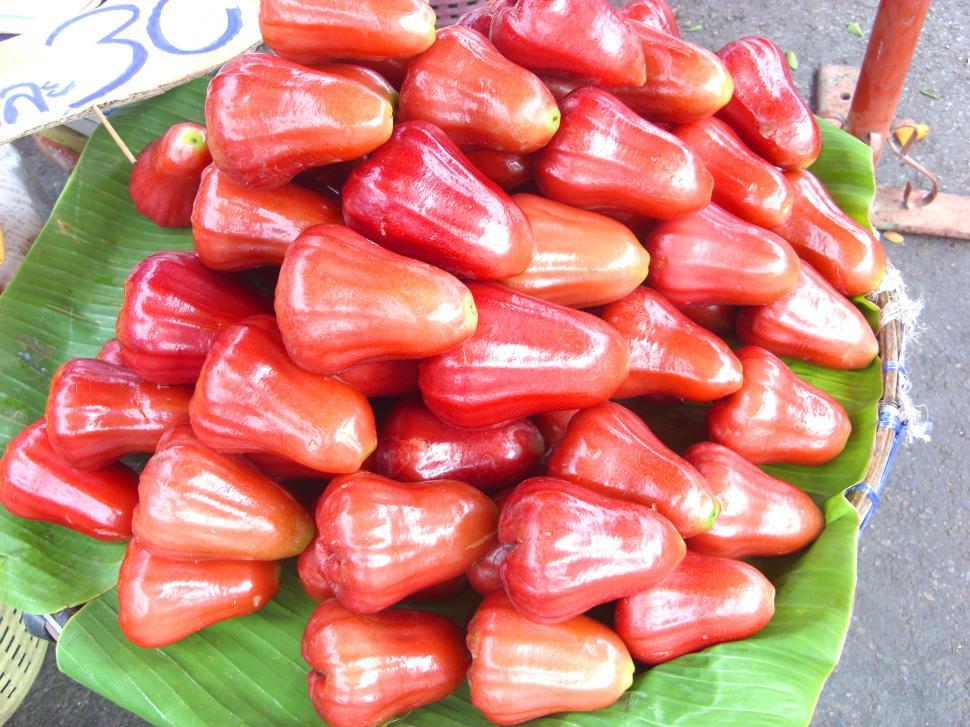 Free Image of Rose apples 