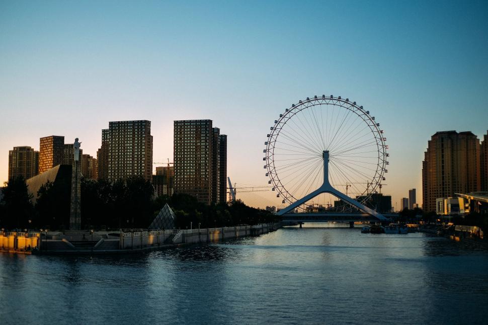 Free Image of Large Ferris Wheel in the Heart of City 