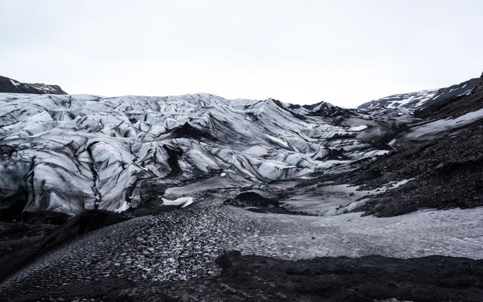 Free Image of Majestic Mountain in Black and White 