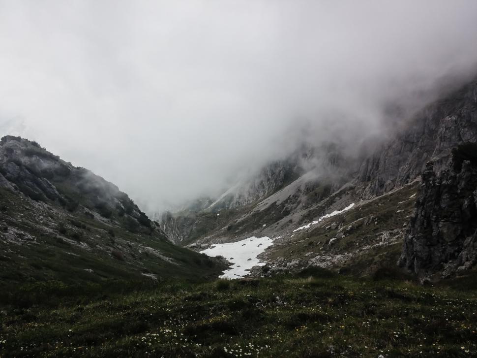 Free Image of Majestic Mountain Range in Black and White 