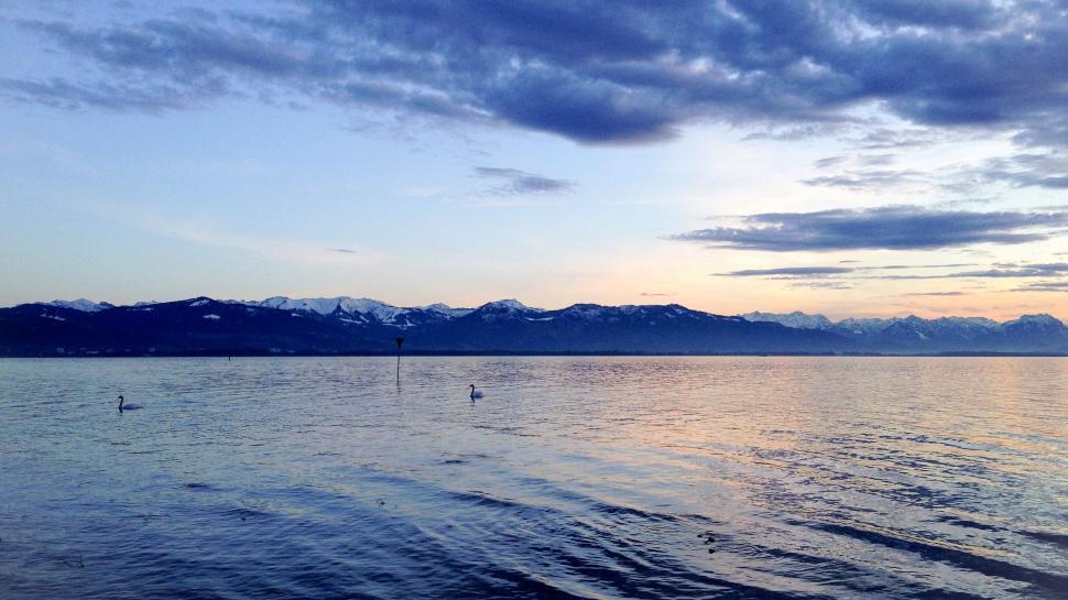 Free Image of Majestic Mountains Overlooking Pristine Lake 