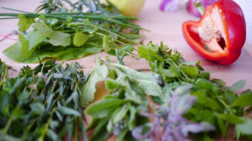 Free Image of Cutting Board With Assorted Cut Vegetables 
