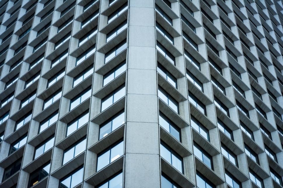 Free Image of Towering Skyscraper With Numerous Windows 