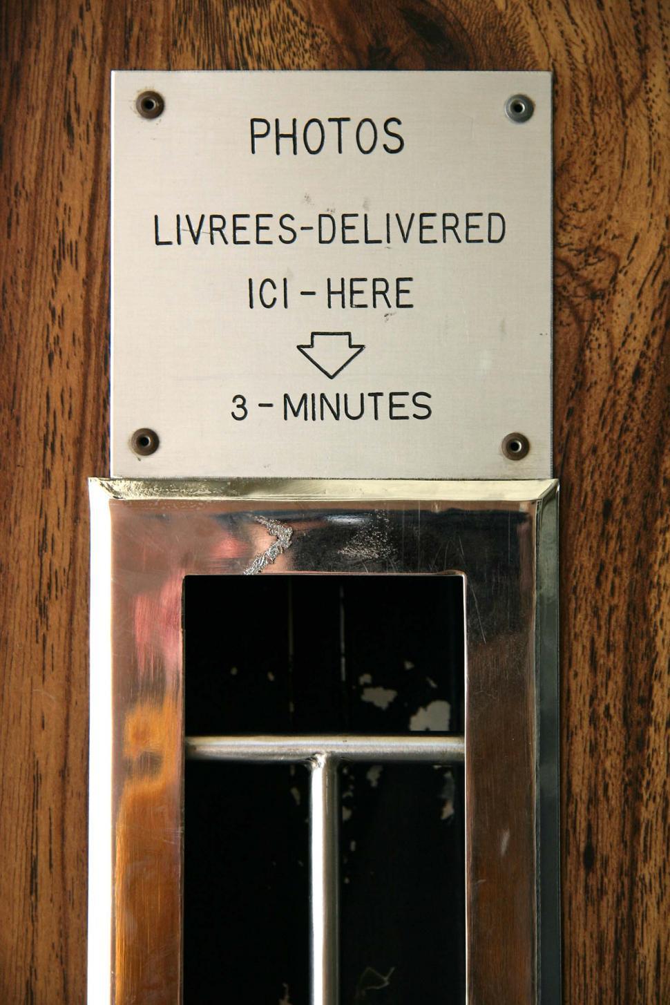 Free Image of Photo booth delivery 