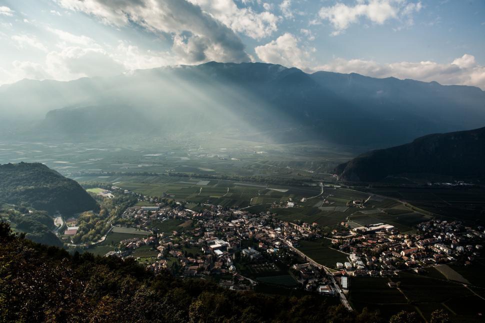 Free Image of Majestic Valley With Mountain Range in Background 