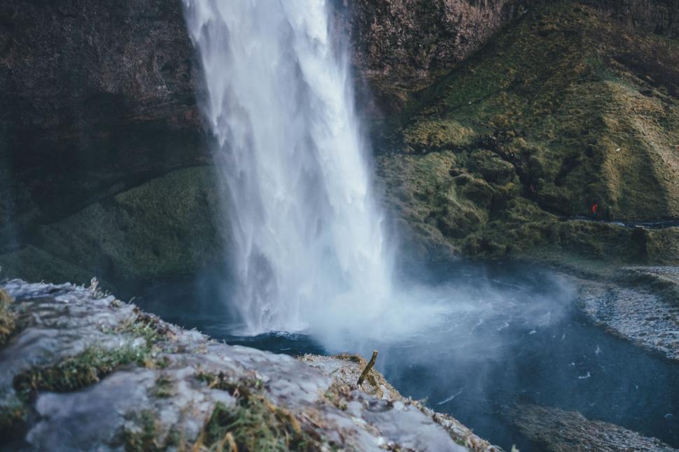Free Image of Majestic Waterfall With Snowy Surroundings 
