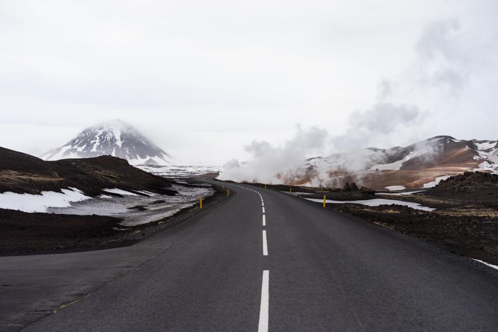 Free Image of Scenic Road With Mountains in Black and White 