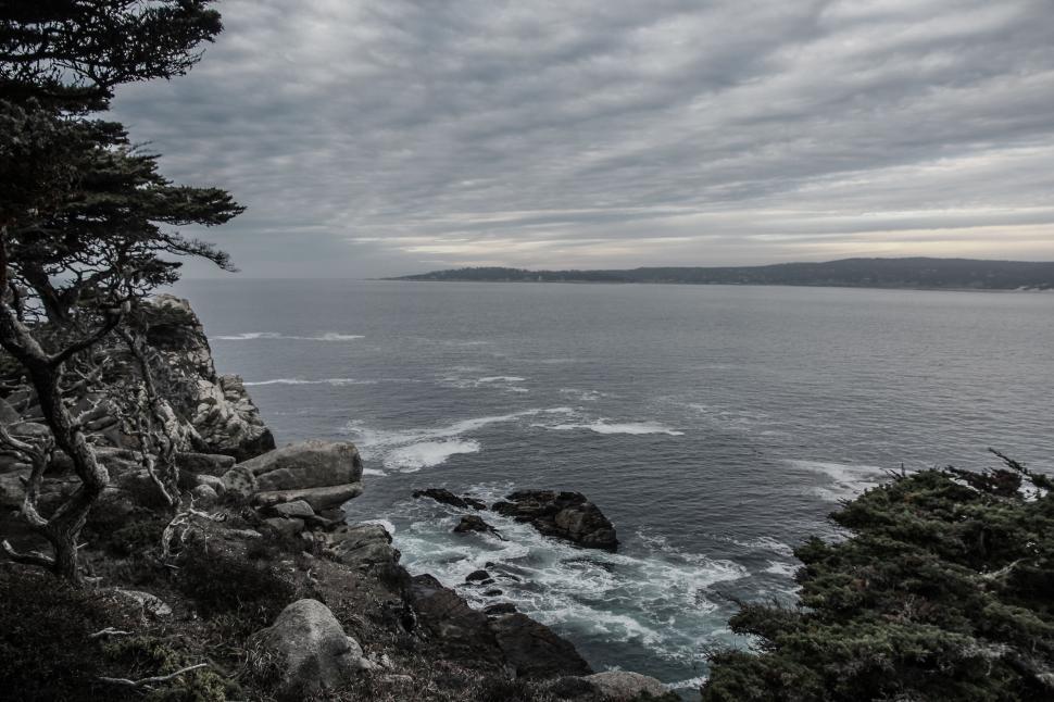 Free Image of Waves Crashing on Rocky Shore 