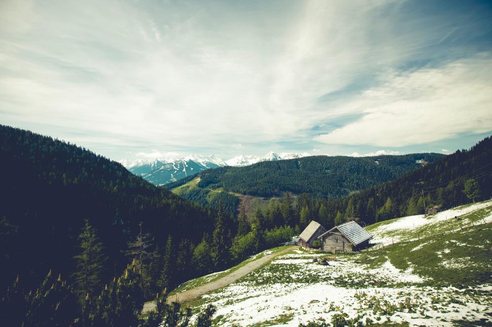 Free Image of House Nestled Amidst Mountain Range 